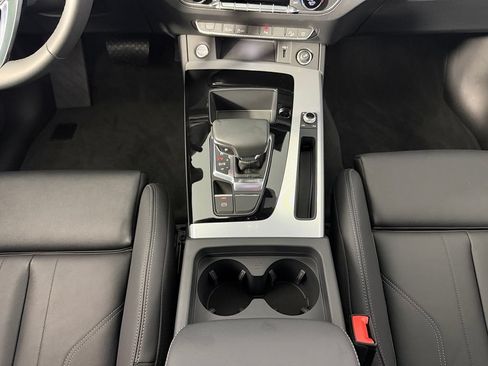 Used 2025 Audi Q5 2.0T Premium w/ Convenience Plus Package AWD/4WD image 16