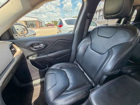 Used 2017 Jeep Cherokee Limited FWD image 8