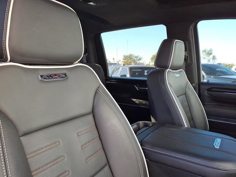 Used 2024 GMC Sierra 2500 AT4X image 12