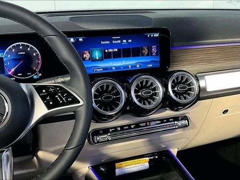 New 2026 Mercedes-Benz GLB 250 4MATIC image 8