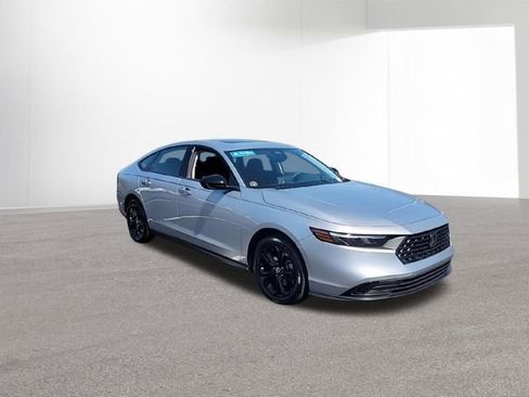 Used 2025 Honda Accord SE image 2