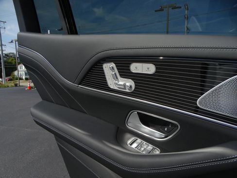 Used 2023 Mercedes-Benz Maybach GLS 600 4MATIC image 13