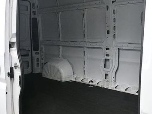 Used 2024 RAM ProMaster 2500 w/ Convenience Group FWD image 13
