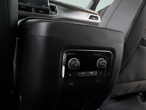 Used 2024 Chevrolet Tahoe Premier AWD/4WD image 26