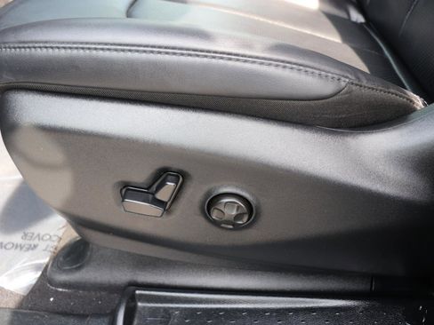 Used 2026 Chrysler Pacifica Select FWD image 52