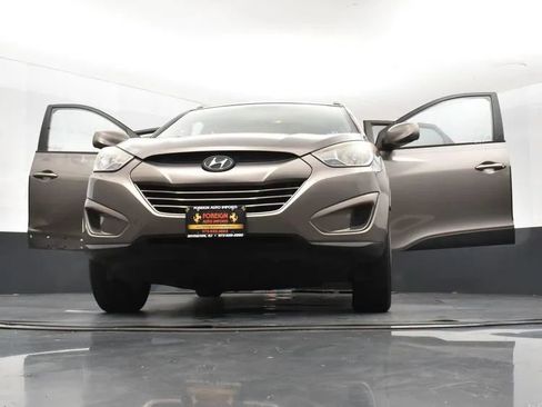 Used 2011 Hyundai Tucson GLS image 11