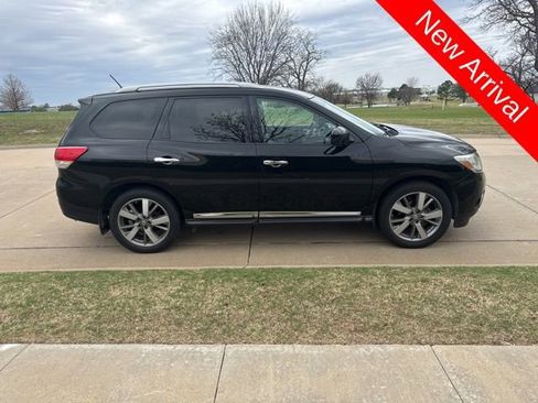 Used 2014 Nissan Pathfinder Platinum image 2