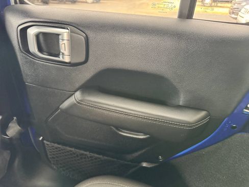 Used 2019 Jeep Wrangler Unlimited Sahara AWD/4WD image 28