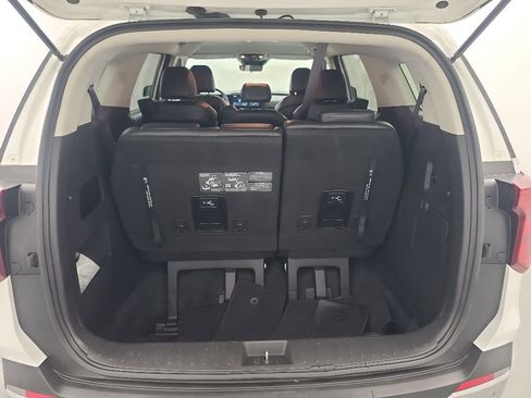 Used 2025 Kia Carnival FWD image 18