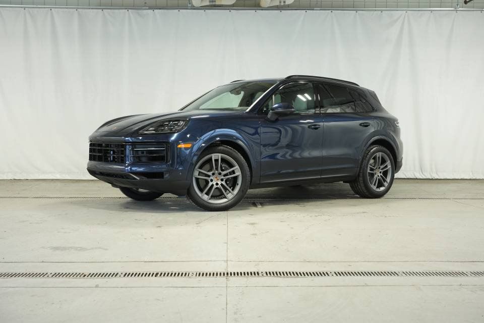 Certified 2026 Porsche Cayenne AWD/4WD image 1
