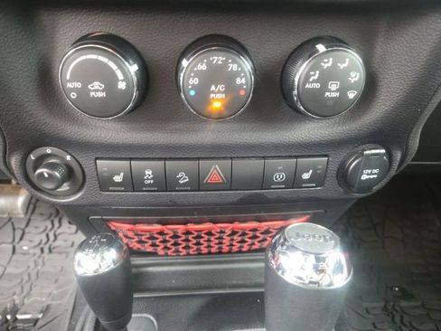 Used 2017 Jeep Wrangler Unlimited Rubicon AWD/4WD image 35