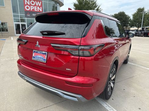 New 2025 Mitsubishi Outlander SEL image 3