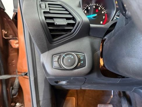Used 2017 Ford Escape SE w/ Equipment Group 201A AWD/4WD image 21