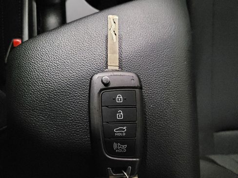 Used 2021 Hyundai Elantra SE FWD image 32