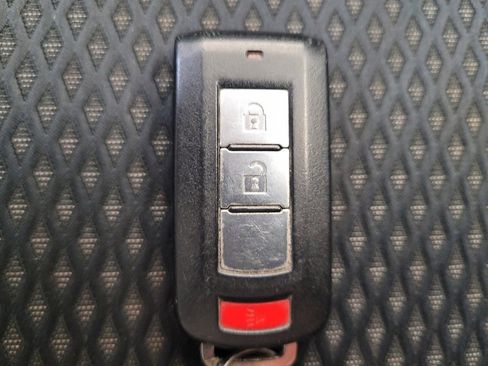 Used 2017 Mitsubishi Outlander SE AWD/4WD image 32