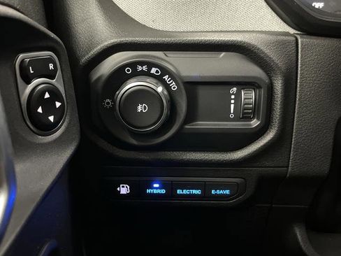 Used 2024 Jeep Wrangler Unlimited image 22