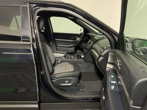 Used 2018 Ford Explorer XLT AWD/4WD image 37
