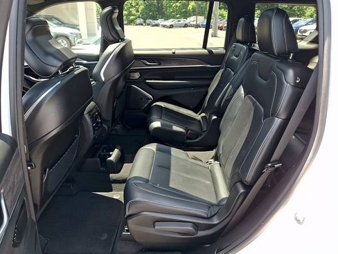 Used 2022 Jeep Grand Cherokee L Overland w/ Advanced Protech Group III AWD/4WD image 14
