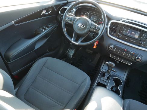 Used 2016 Kia Sorento LX w/ LX Convenience Package image 9