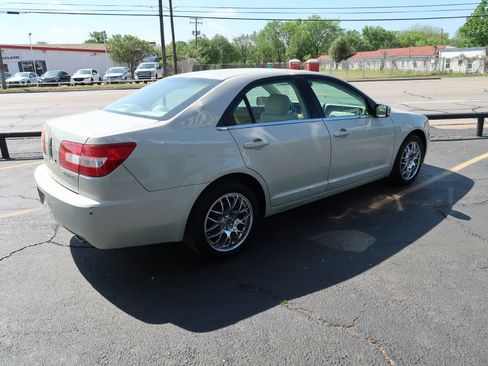 Used 2006 Lincoln Zephyr FWD image 3
