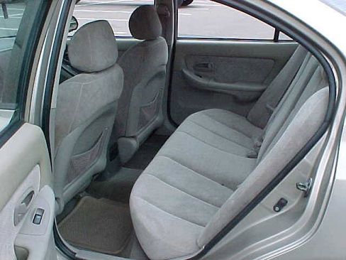 Used 2005 Hyundai Elantra GLS FWD image 12