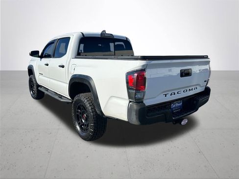 Used 2017 Toyota Tacoma TRD Sport w/ Tow Package (A/T) image 9