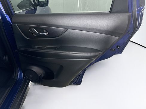 Used 2020 Nissan Rogue SV image 28