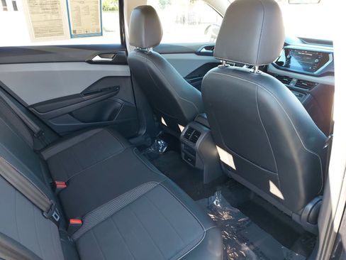 Used 2022 Volkswagen Taos SE image 11