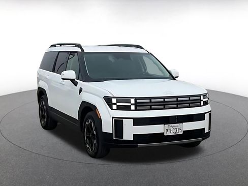 Used 2025 Hyundai Santa Fe SEL image 3