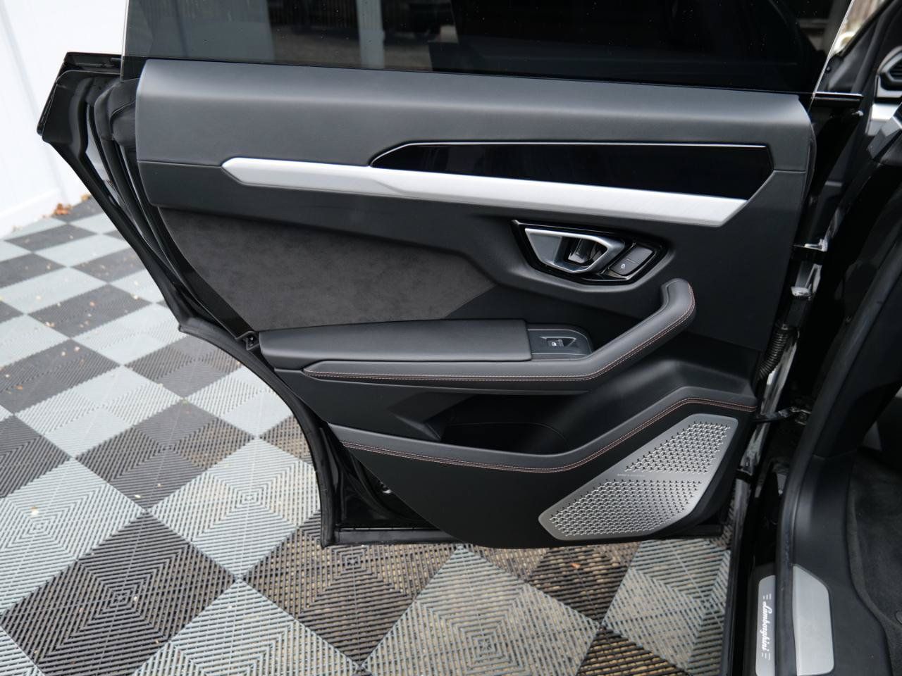 Used 2021 Lamborghini Urus AWD/4WD image 46