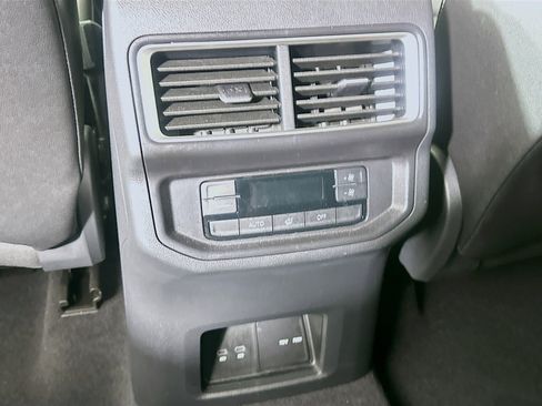 Used 2025 Volkswagen Atlas SE FWD image 25