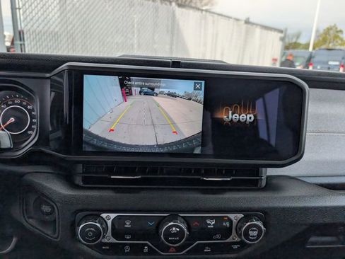 Used 2025 Jeep Wrangler Unlimited Sport AWD/4WD image 18