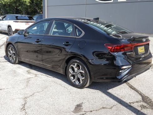 Used 2021 Kia Forte LXS FWD image 6