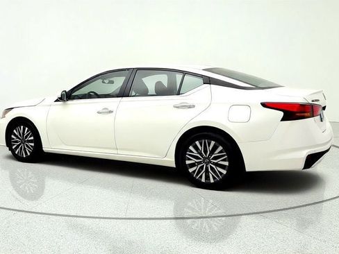 Used 2023 Nissan Altima 2.5 SV FWD image 7