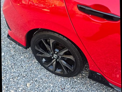 Used 2018 Honda Civic Sport image 6