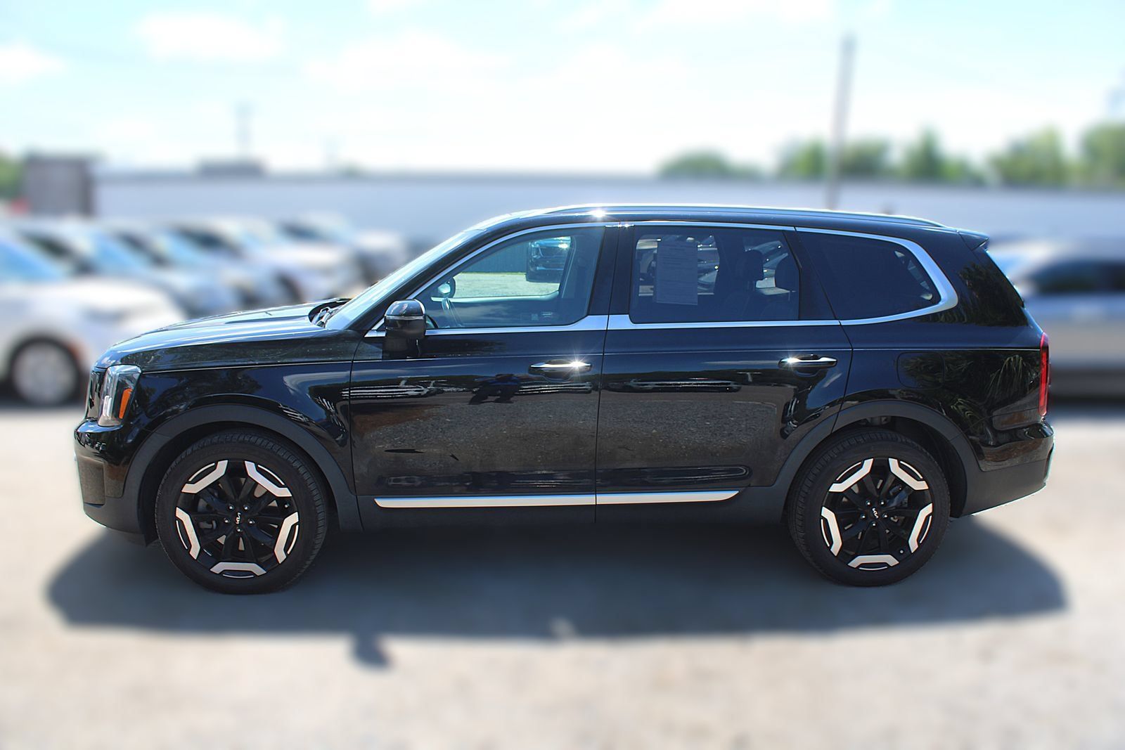 Certified 2023 Kia Telluride S w/ S Sunroof Package AWD/4WD image 14