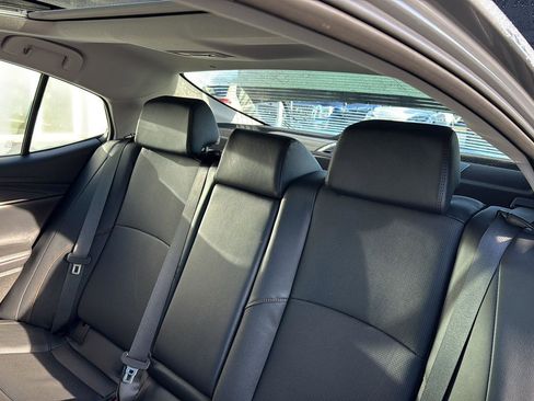 Used 2025 Toyota Camry XLE image 27