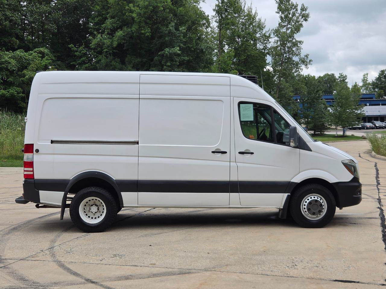 Used 2018 Freightliner Sprinter 3500 RWD image 6