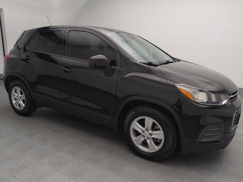 Used 2020 Chevrolet Trax LS w/ Tint and Cruise Package FWD image 11