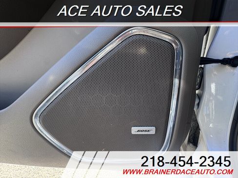 Used 2019 GMC Yukon XL SLT w/ HD Trailering Package AWD/4WD image 13