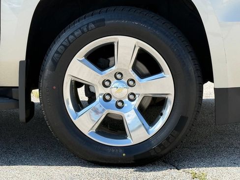 Used 2015 Chevrolet Suburban LT w/ Luxury Package AWD/4WD image 12