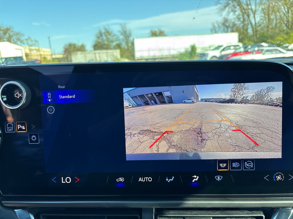 Used 2025 Chevrolet Equinox EV LT FWD image 21