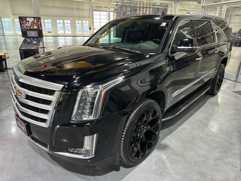 Used 2019 Cadillac Escalade ESV Premium Luxury AWD/4WD image 12