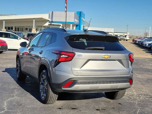 Used 2025 Chevrolet Trax LT w/ LT Convenience Package image 4