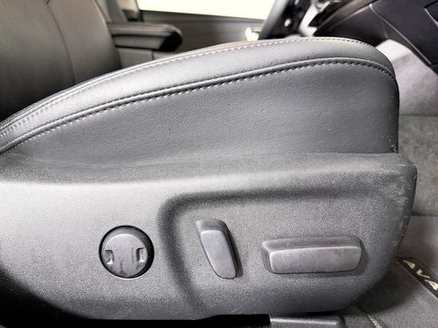 Used 2016 Toyota Avalon Limited FWD image 50