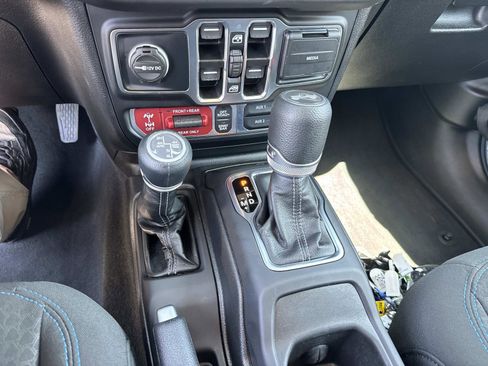 Used 2025 Jeep Wrangler Unlimited Rubicon 4xe w/ Safety Group AWD/4WD image 24