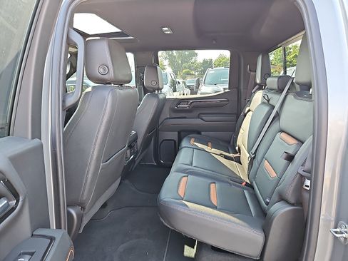 Used 2023 GMC Sierra 1500 AT4 w/ AT4 Premium Package AWD/4WD image 10