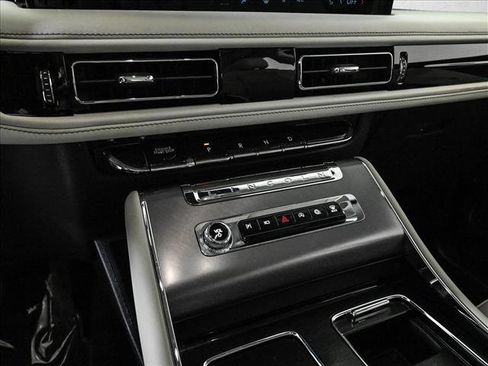 Used 2025 Lincoln Aviator AWD w/ Equipment Group 101A image 12
