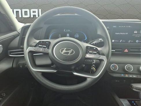 Used 2024 Hyundai Elantra SE FWD image 16
