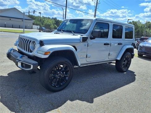 Used 2024 Jeep Wrangler Unlimited Sahara image 7